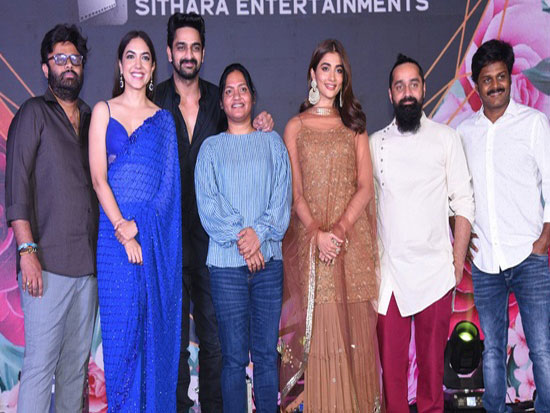 Varudu Kaavalenu Movie Sangeeth Event